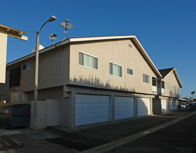 1100 Rutland Rd in Newport Beach, CA - Building Photo - Building Photo