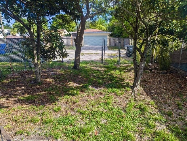 2442 Wilson St in Hollywood, FL - Building Photo - Building Photo