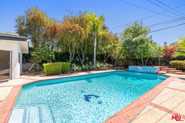 4509 Canoga Dr in Los Angeles, CA - Foto de edificio - Building Photo