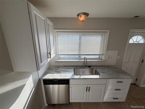 22130 Cora Ave in Farmington Hills, MI - Building Photo - Building Photo