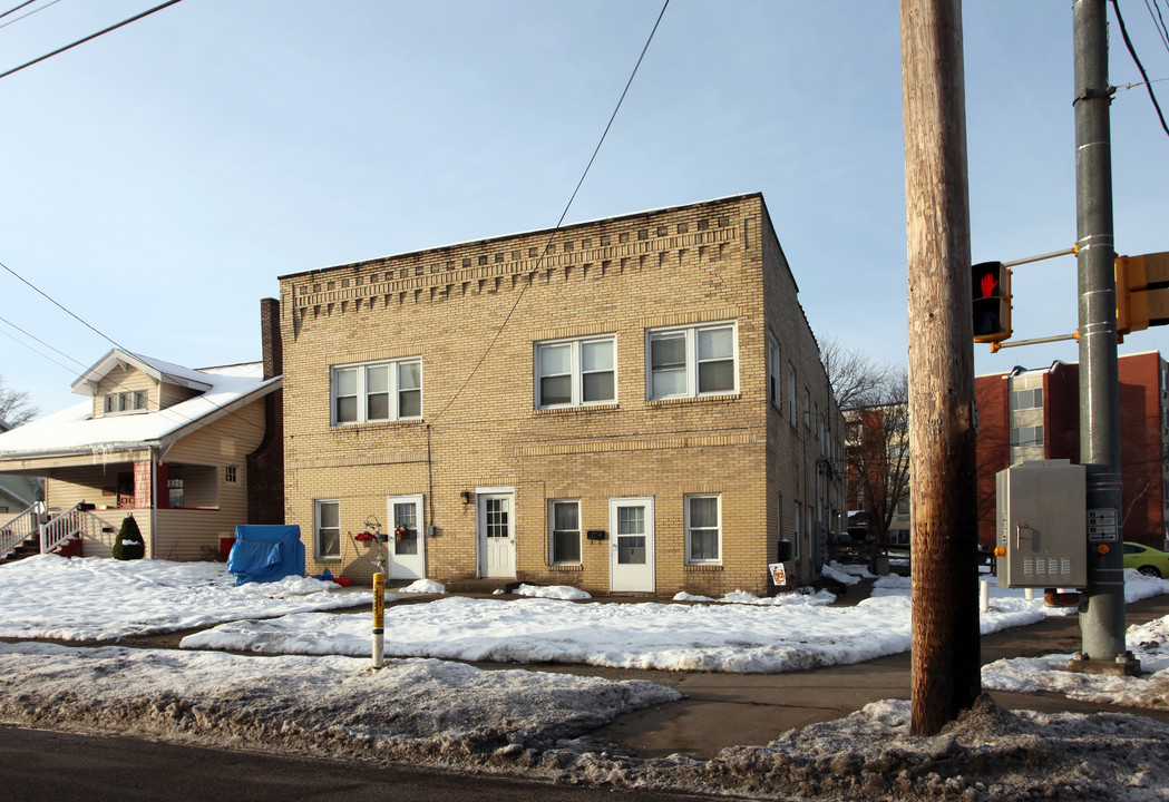 811 Wilmington Rd in New Castle, PA - Building Photo