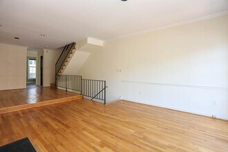 1729 Corcoran St NW, Unit #A in Washington, DC - Foto de edificio - Building Photo