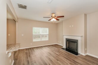 100 Fairview Dr in Newnan, GA - Building Photo - Building Photo