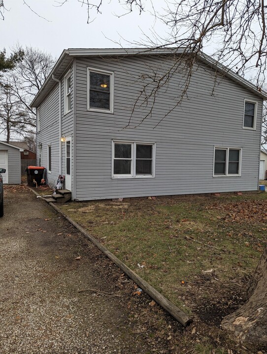 206 Green St in Savoy, IL - Foto de edificio