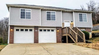 110 Lakeview Ct in St. Robert, MO - Building Photo