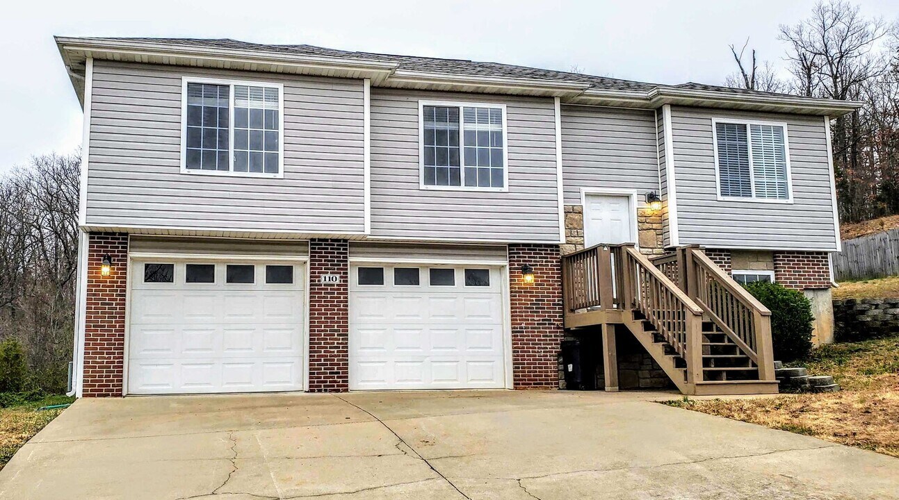 110 Lakeview Ct in St. Robert, MO - Building Photo