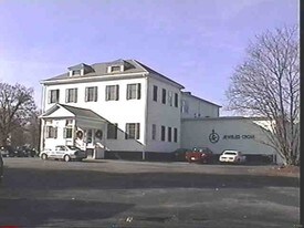 Jewel Crossing in North Attleboro, MA - Building Photo