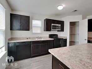 9405 Apple Ridge Ln in San Antonio, TX - Foto de edificio - Building Photo