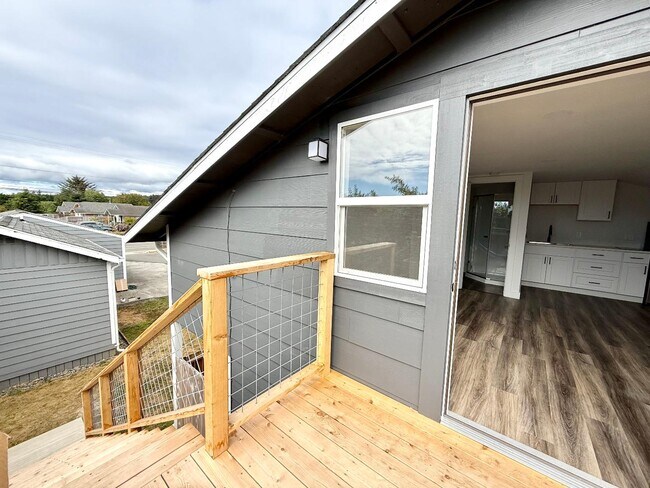 1936 Sutter Rd in Mckinleyville, CA - Building Photo - Building Photo