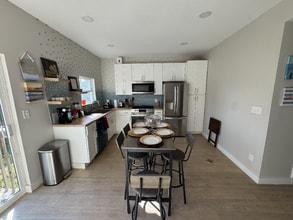 4305 Ave S in Galveston, TX - Foto de edificio - Building Photo