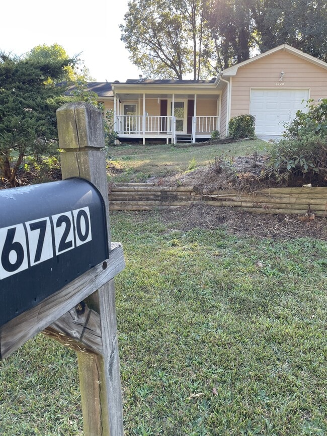 6720 Branch Dr in Rex, GA - Building Photo - Building Photo