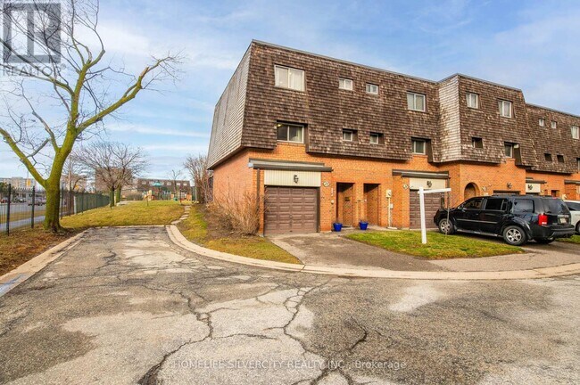 25 Briar Path in Brampton, ON - Building Photo - Building Photo