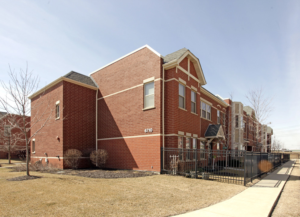 Midway Village in Chicago, IL - Building Photo