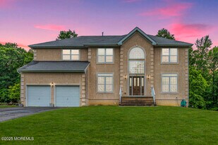 8 Connor Dr in Englishtown, NJ - Building Photo