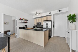 1111 SW 1st Ave, Unit LPH-3823 in Miami, FL - Building Photo - Building Photo