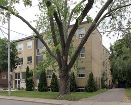 Petman Manor in Toronto, ON - Building Photo