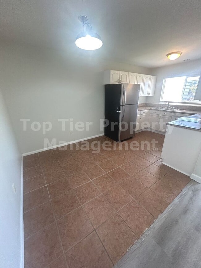 908 S Sunshine Ave in El Cajon, CA - Building Photo - Building Photo