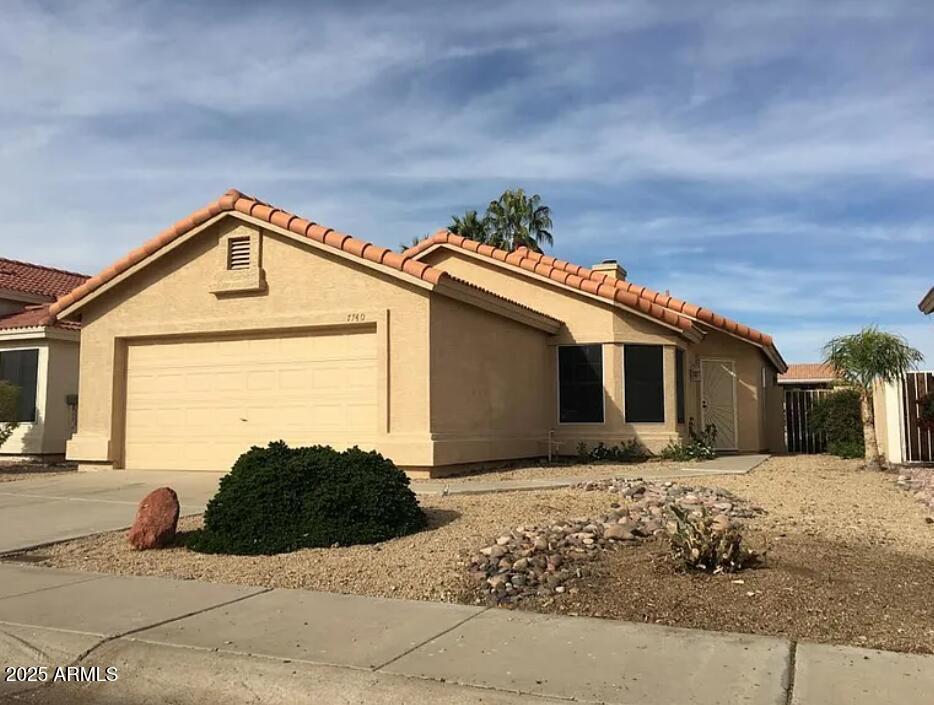 7740 W Julie Dr in Glendale, AZ - Building Photo