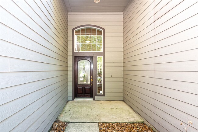 property at 14 Nestlewood Pl