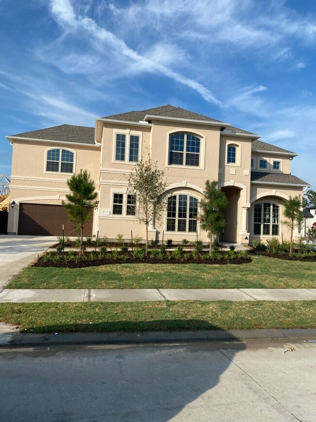 property at 5423 Caroline Lake Dr