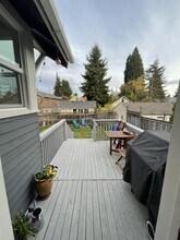 8050 27th Ave NW in Seattle, WA - Building Photo - Building Photo