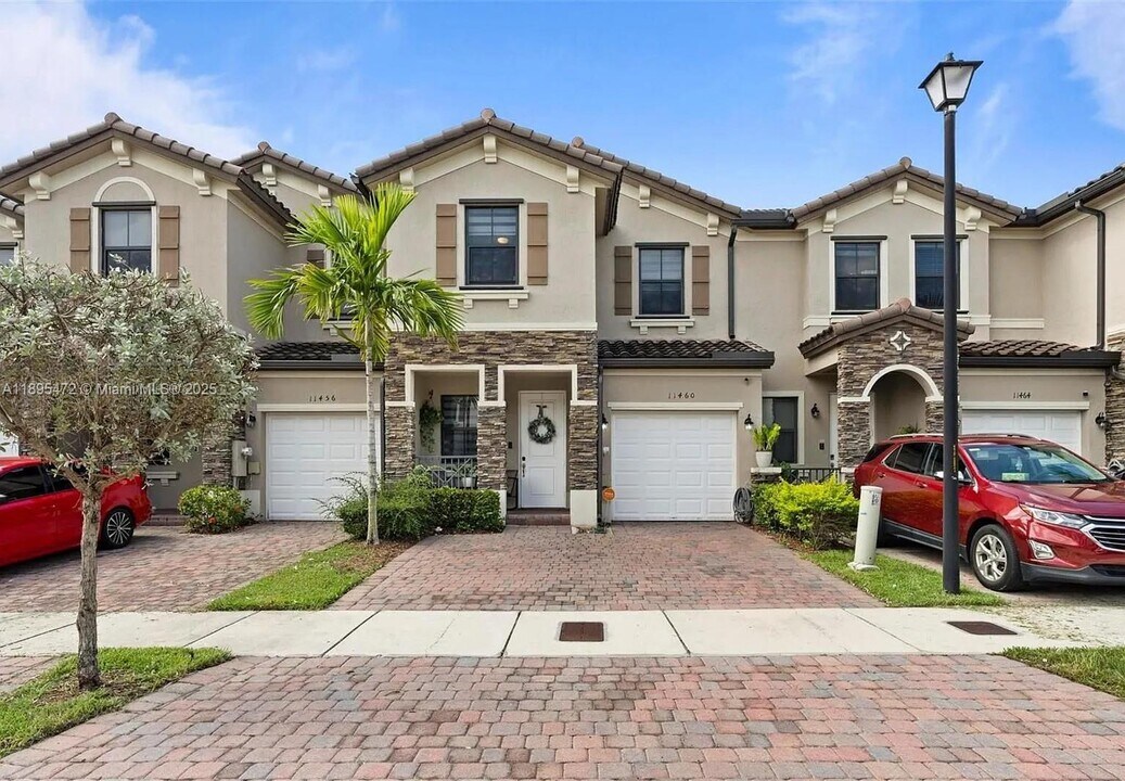 11460 SW 252nd St in Homestead, FL - Building Photo