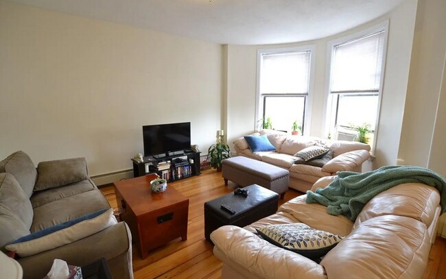 1950 Beacon St, Unit 1