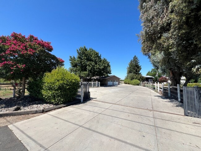 6649 Langworth Rd in Oakdale, CA - Building Photo - Building Photo