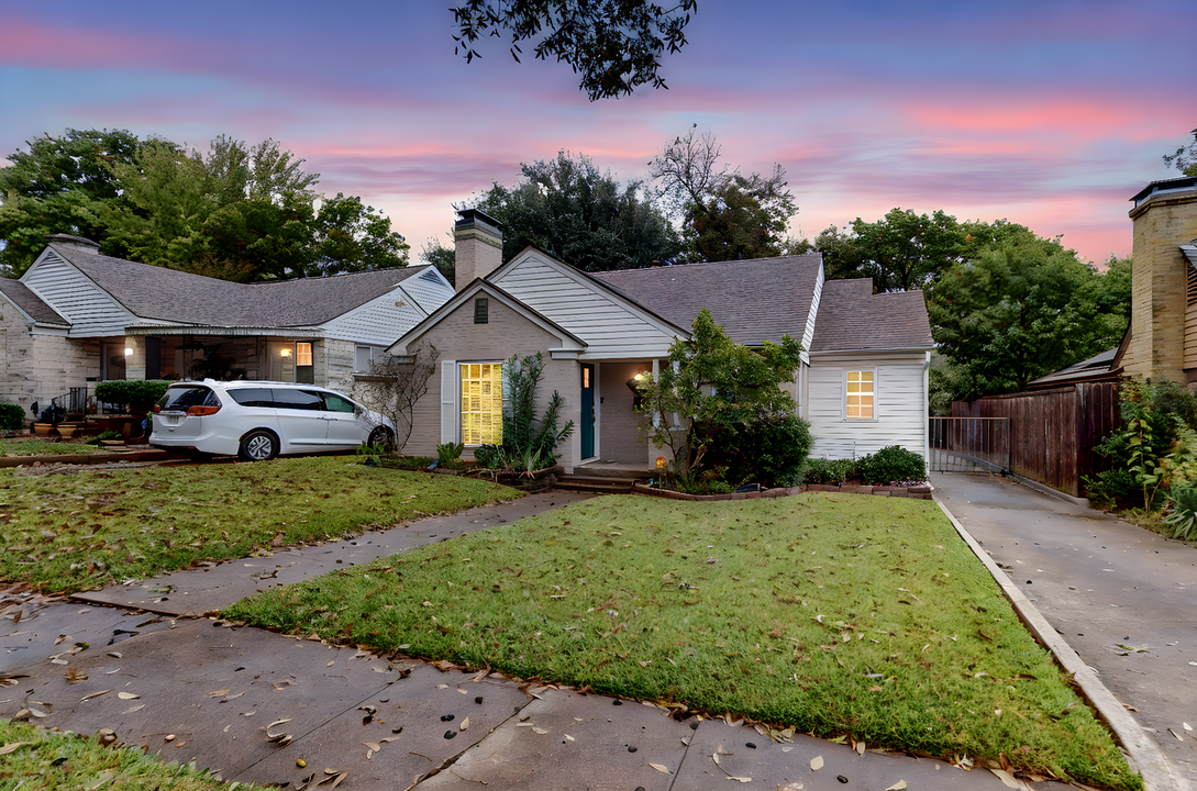 2419 W 10th St in Dallas, TX - Building Photo