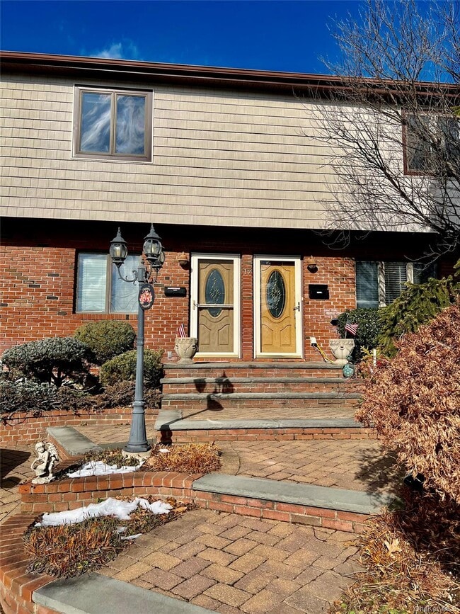 property at 17 5th Ave