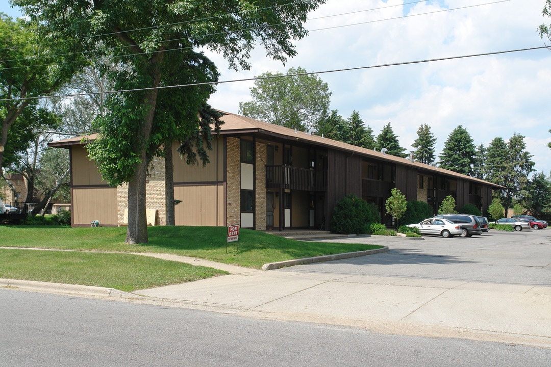 Westwood Apartments in Bloomington, MN - Foto de edificio