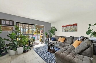 10810 NW 7th St in Miami, FL - Building Photo - Building Photo