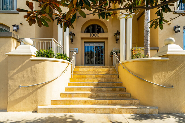 Residential Condos in Los Angeles, CA - Building Photo - Building Photo