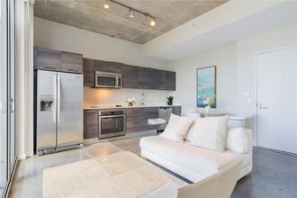 151 SE 1st St in Miami, FL - Building Photo - Building Photo