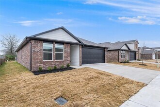 4611 W Barhem Dr in Fayetteville, AR - Building Photo - Building Photo