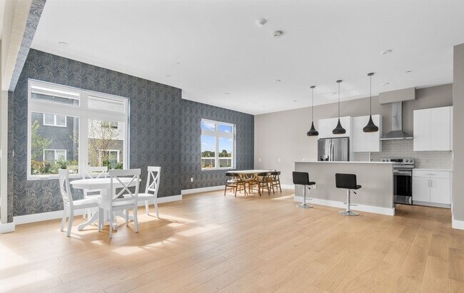 50 Cross St E, Unit 212T