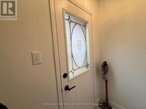 34 Cypress Ct in Aurora, ON - Building Photo - Building Photo