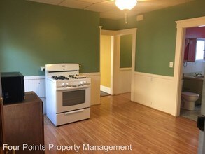 147 Oakland Ave in Methuen, MA - Foto de edificio - Building Photo