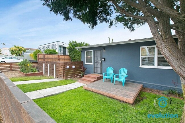 4323-4333 Gresham St in San Diego, CA - Building Photo - Building Photo