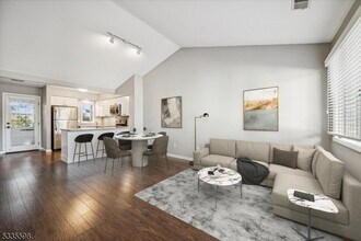 26 Troon Terrace in Annandale, NJ - Building Photo - Building Photo