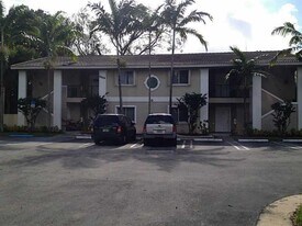 8804 NW 38th Dr in Coral Springs, FL - Building Photo