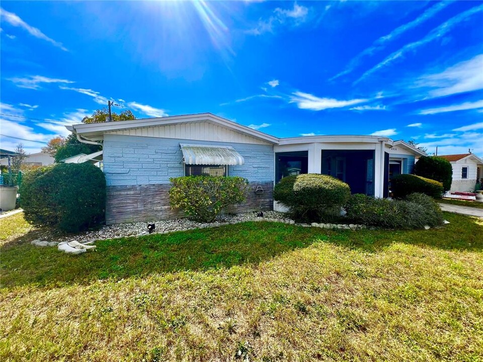 4928 Mirage Ave in Holiday, FL - Building Photo