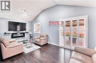 112 Hollyridge Crescent in Kitchener, ON - Building Photo - Building Photo