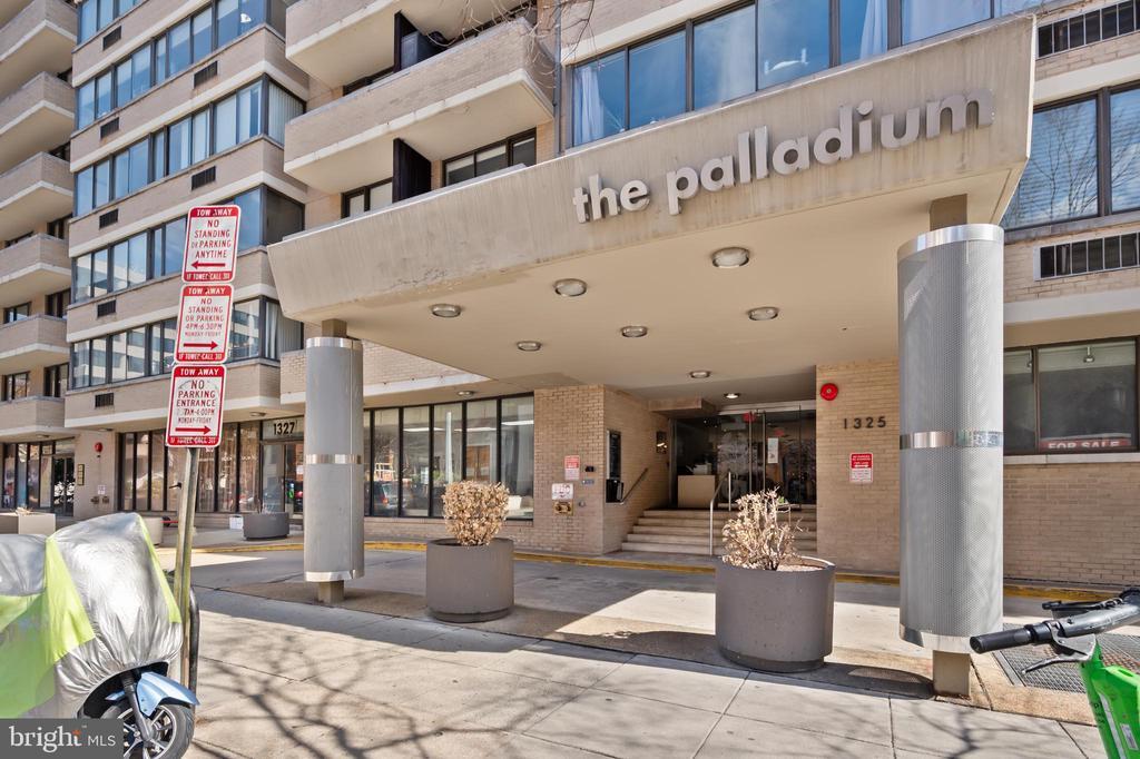 1325 18th St NW in Washington, DC - Foto de edificio