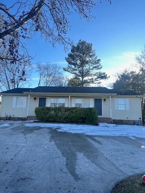 property at 2635 Villa Dr