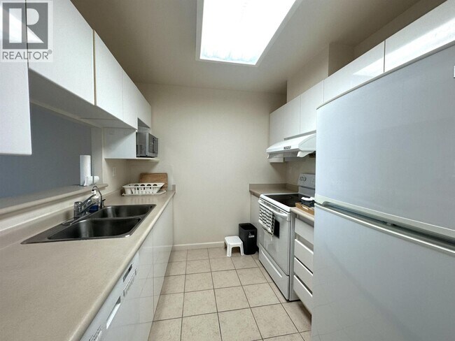 4657 Hazel St in Burnaby, BC - Building Photo - Building Photo