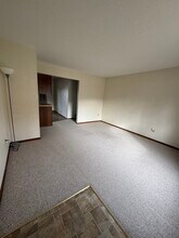 505 Kerry Dr, Unit 102 in Winona, MN - Building Photo - Building Photo