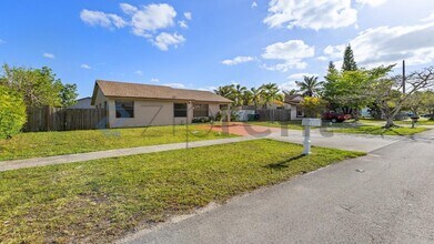 16110 SW 300th St in Homestead, FL - Building Photo - Building Photo