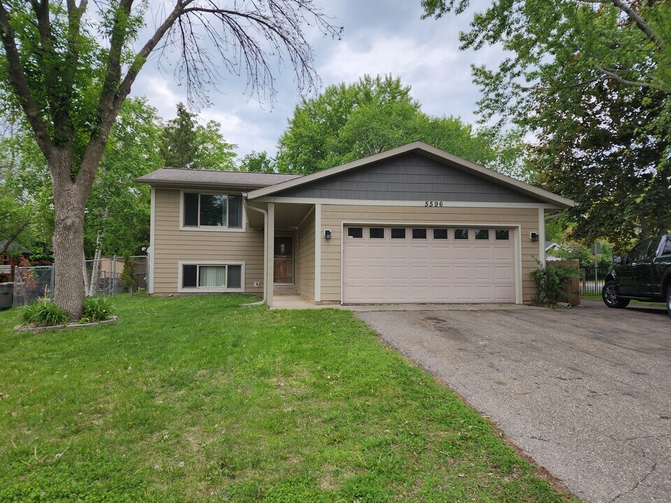 5596 Amblewood Dr NE in Prior Lake, MN - Foto de edificio
