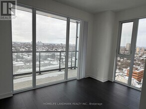 5858 Yonge St in Toronto, ON - Building Photo - Building Photo